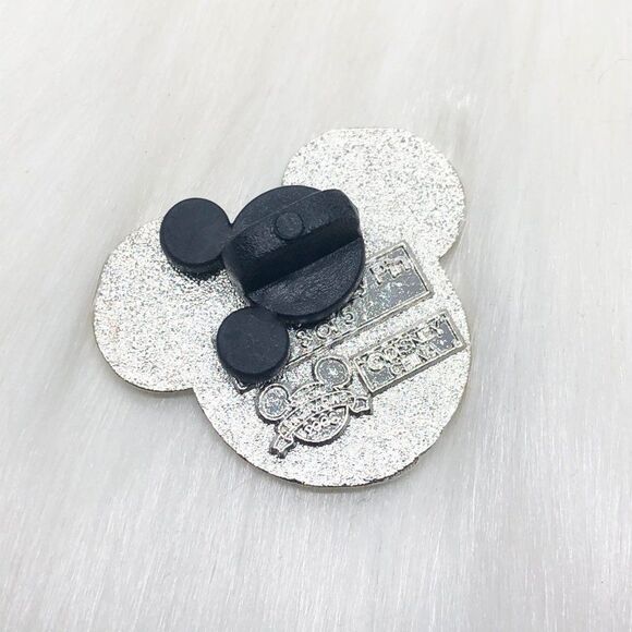 🔮 5/$25 Disney Green Mickey Mouse Pin - Picture 3 of 3